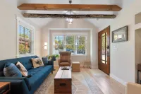 Cozy Cottage within walking distance to all that Historic Flat Rock has to offer
