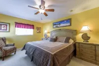 Beautiful CAPE CORAL Home, In-ground pool, 10 Min from public Yacht Club, Beach! 트윈 플라자 센트럴 주변 호텔