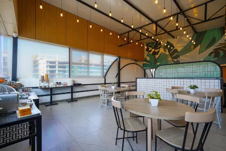 Olive Hebbal - by Embassy Group Отели рядом с достопримечательностью «Индиан Институт оф Сайенс»