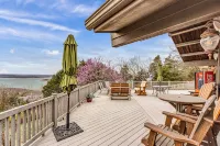 Spacious Lake-View Home + Cottage, Family Getaway Near Branson, Boat Parking Hotels in Ruth B Rural Township