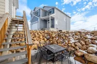 Beautiful home at Bear Lake sleeps 20+ with access to Ideal Beach included