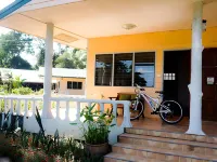 คันทรี เลค เนเจอร์ ลอดจ์ โรงแรมในอำเภอ พยุหะคีรี