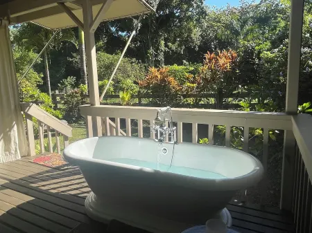 Traditional Hawaiian House - Walk to Tunnels Beach Отели рядом с достопримечательностью «Лумахаи Бич»