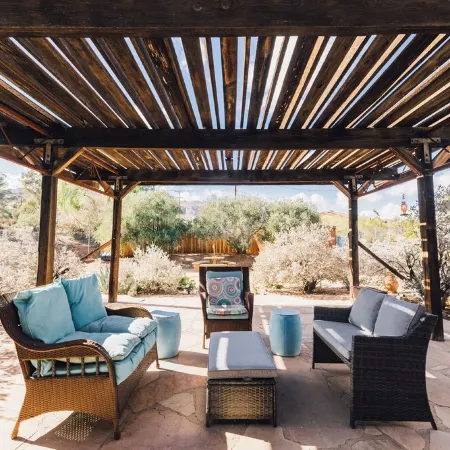 5 Miles from Park entrance Charming 2-bedroom house in enchanting Joshua Tree