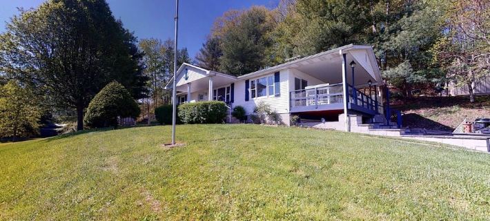 Charming 4-bed cottage with hot tub and stunning lake views in beautiful Logan. Hotel di Hocking County