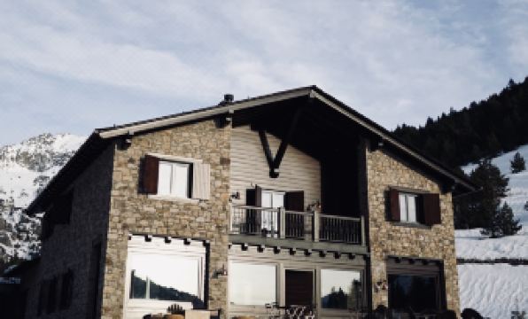 L'Ovella Negra Mountain Lodge