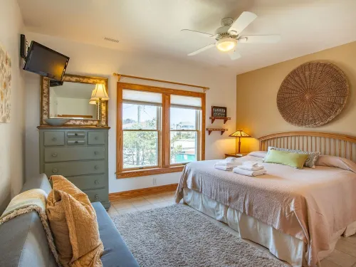 Oceanfront, Nags Head NC - 13 bedrm home w historic charm + modern conveniences
