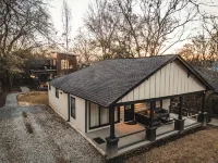 Midtown Cottage - 4 Beds - Pets