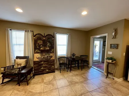 Lynchburg cottage across from Jack Daniels Barrel Houses, come smell the mash!!