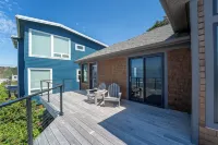 Beach, Please!Modern Oceanfront Haven