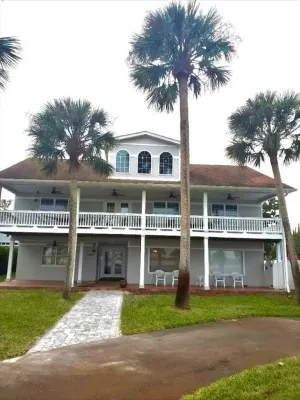 Halifax Riverfront Oasis - 8 Bedrooms Private Heated Pool