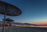 HOLIDAY 'THE WATERFRONT' 보흐고 호텔