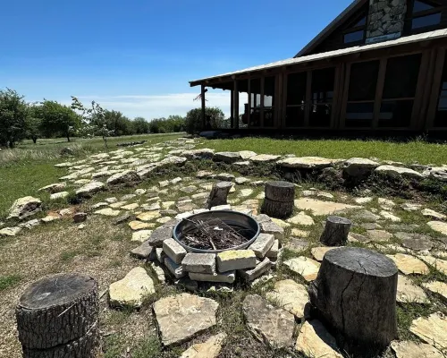 Peaceful Cabin Retreat Hotels in Bosque County
