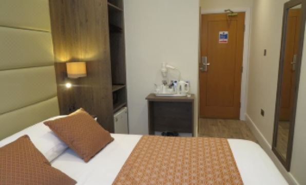 Glendale Hyde Park Hotel