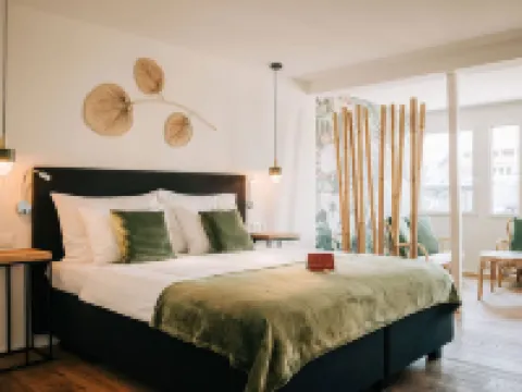 โรงแรมโครเนอ โรงแรมในธูน