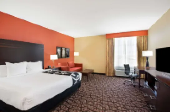 ลากินตา อินน์แอนด์สวีทส์ บายวินด์แฮม เปกอส