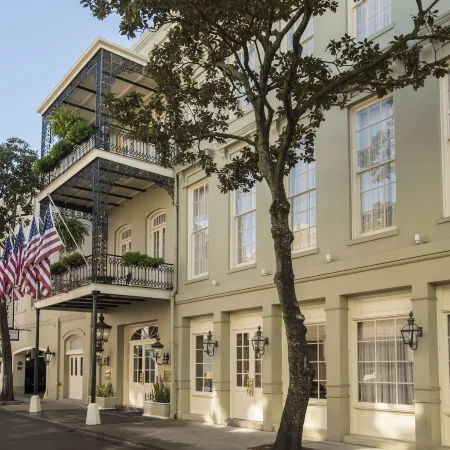 Bienville House Hotel New Orleans Отели рядом с достопримечательностью «Кафе Du Monde»
