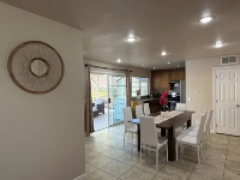 Entire 4 LG Queen BED with large Pool, patio, BBQ, Firepit good for Summer!! Hotels in Rowland Heights