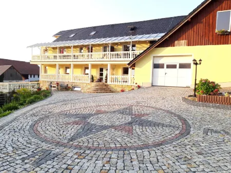 Roomy Apartment in Lichtenhain with Pond