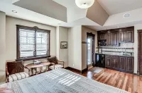 Westmount River Inn Hotels near University of Calgary