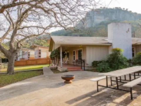 Seven Bluff Cabins Hotels in Uvalde County