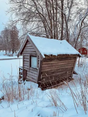 Romantic Cabin Right on the Lake with Fire Place Các khách sạn ở Hedemora