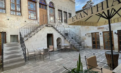 Evanthia Cave Suites