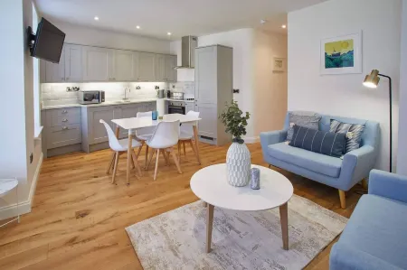 Host & Stay | The Old Sweet Shop Отели рядом с достопримечательностью «Whalebone Arch»