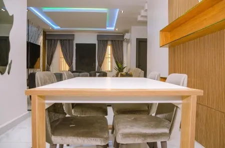 AyahsCourt Отели в г. Кудуру