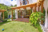 Beach Villa in El Portillo Sleeps 12 Hotel di 