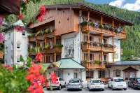 Hotel El Paster Hotels in Pozza di Fassa
