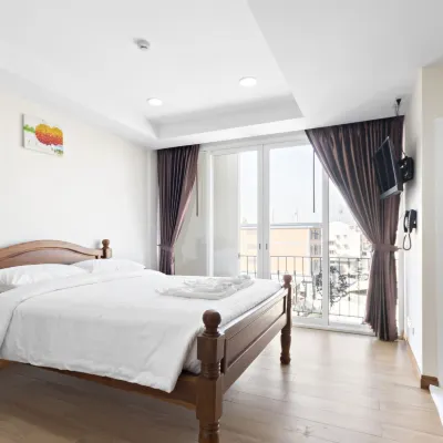 Royale 8 Ville Guest House Отели рядом с достопримечательностью «Армия Таиланд»