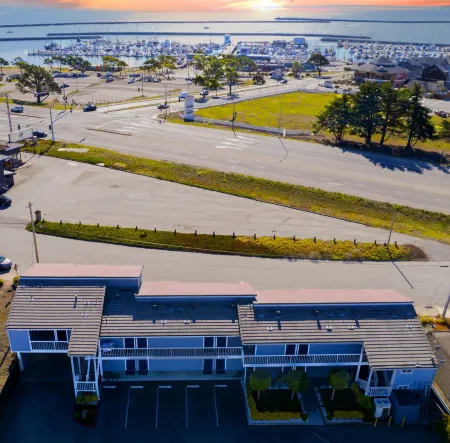 Harbor View Inn Отели рядом с достопримечательностью «Pillar Point Harbor»