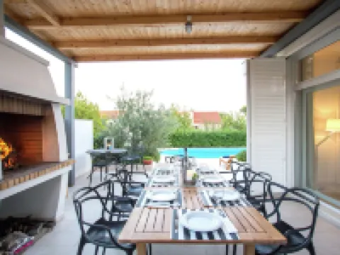 卡斯特爾諾維靠近海灘的別墅 住宿飯店