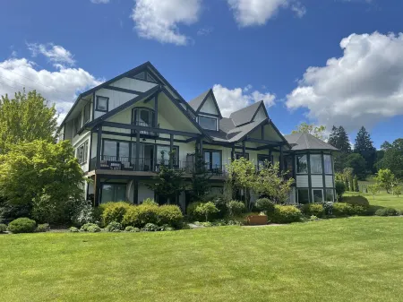 The Setting Inn Willamette Valley Отели рядом с достопримечательностью «Champoeg State Heritage Park»