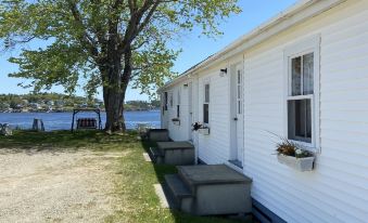 Spinneys Guesthouse & Beach Cottages