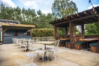 The Queen's Arms - Inns