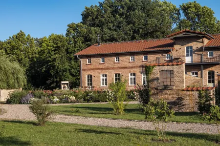 Storchenhof Blumenow Отели в г. Нойглобзо