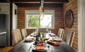 Chateau Syrah by AvantStay Picturesque Estate w Pool, Hot Tub, Pool Table & Table Tennis