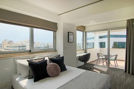 Phaedrus Living: Luxury Suite Nicosia 507 Отели в г. Строволос