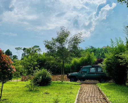 Rafiki Safari Lodge Bwindi Hotels in Kinkiizi