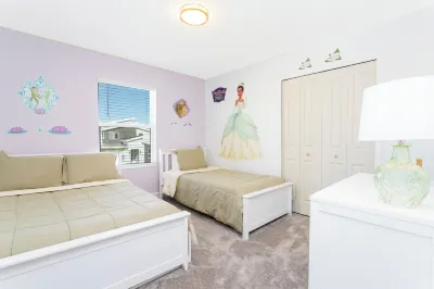 Gorgeous 5 Bd w/ Pool Close to Disney @ Champions Gate 948