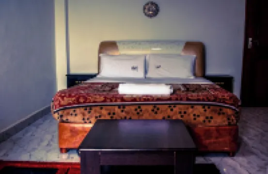 姆巴萊旅行者旅館