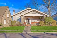 100 Year Old Southern Charmer ~HOT TUB~ Great Local