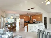 Crabby Nav's Retreat: 3-bedroom house in charming Pawleys Island with WiFi, AC