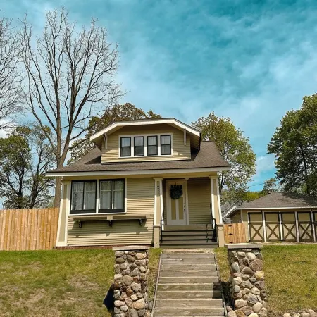 Historic Craftsman, just 8 minutes from downtown Kalamazoo.