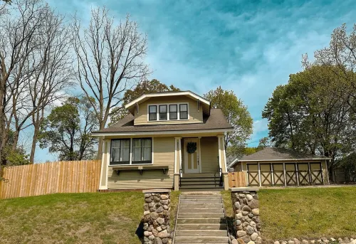 Historic Craftsman, just 8 minutes from downtown Kalamazoo.