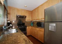 Sept/OCT. Special! Steps to Sand. Parking/ Bikes! Message for Free Night Deal!