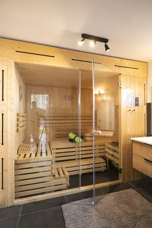 House Comfort, with outdoor whirlpool and sauna for exclusive use, 300m to the lake