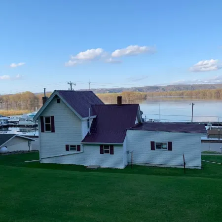 Charming House with Amazing Views! Next to Marina and Tiki Bar